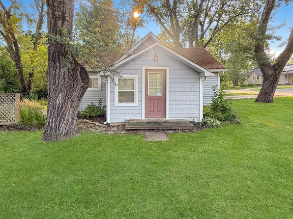 5207 Fountain Ln, McCullom Lake, IL 60050