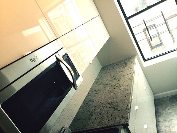 5th image of 275 Harrison Ave #306