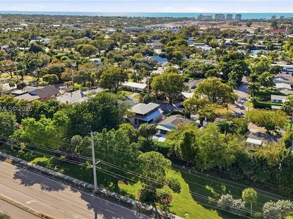 1070 13th St N, Naples, FL 34102