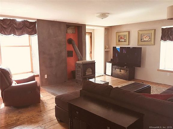 4th image of 213 Fitchville Rd