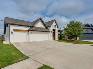 2405 Crystal Creek Dr, Yukon, OK 73099
