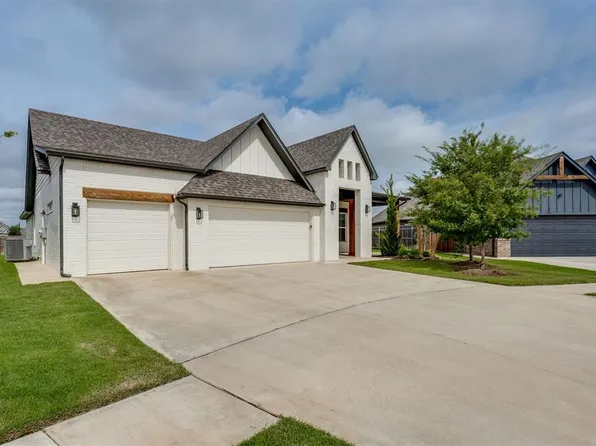 2405 Crystal Creek Dr, Yukon, OK 73099