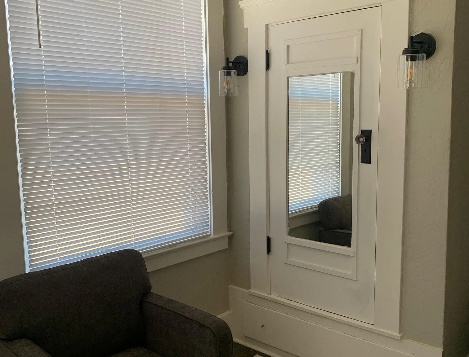11 bed, 4096 sqft, $1,100 — Photo 3