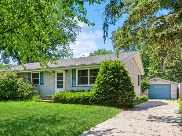 4829 Carolyn Ln, White Bear Lake, MN 55110