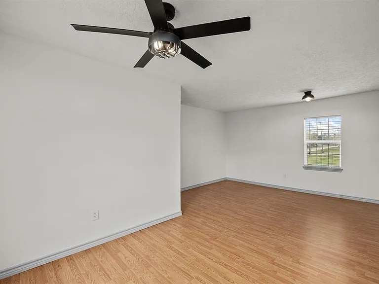 325 E A St — Photo 11