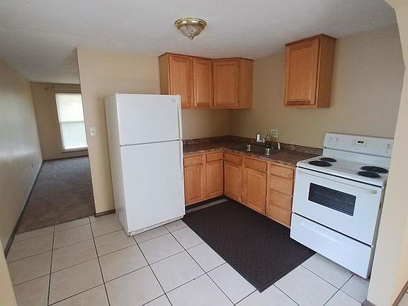 3rd image of 3341 Latonia Ct