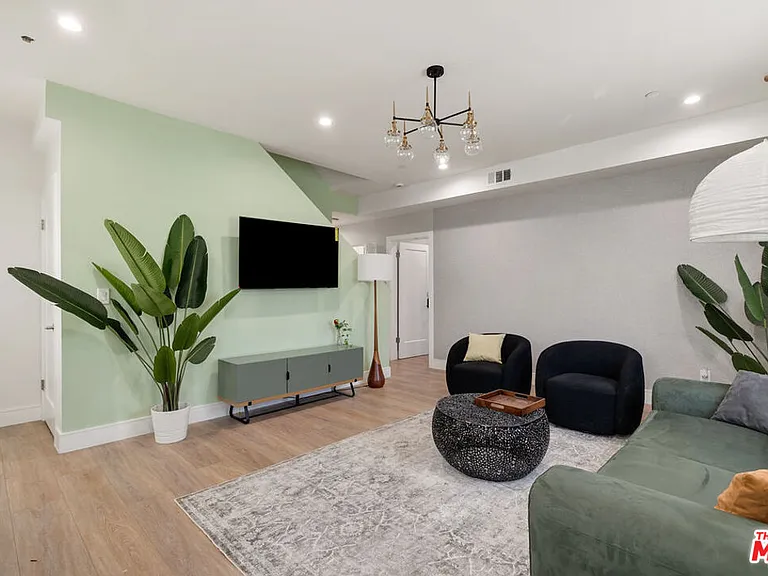 1341 N Mariposa Ave — Photo 67
