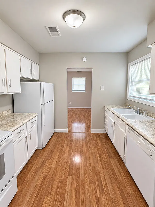 Jefferson Street Apartments — Photo 3