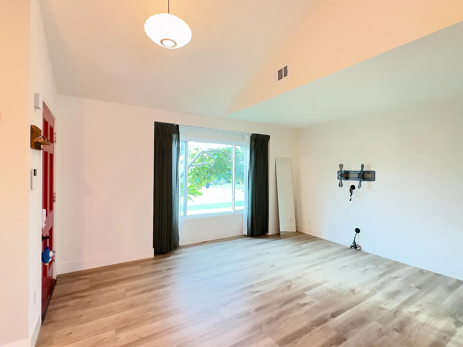 3 bed, 1290 sqft, $4,500 — Photo 3