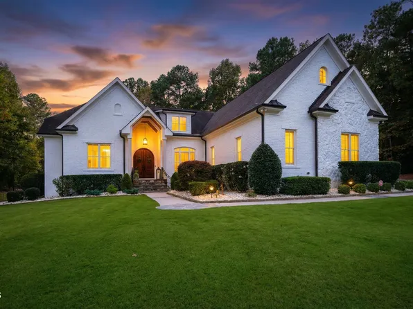 2604 Homestead Forest Dr, Zebulon, NC 27597