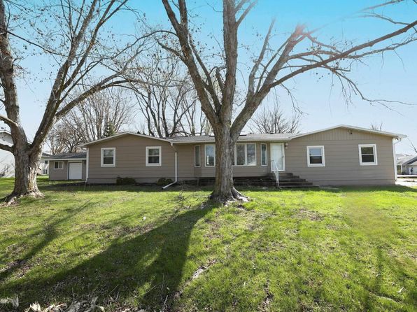 306 N 4th St, Raymond, IA 50667