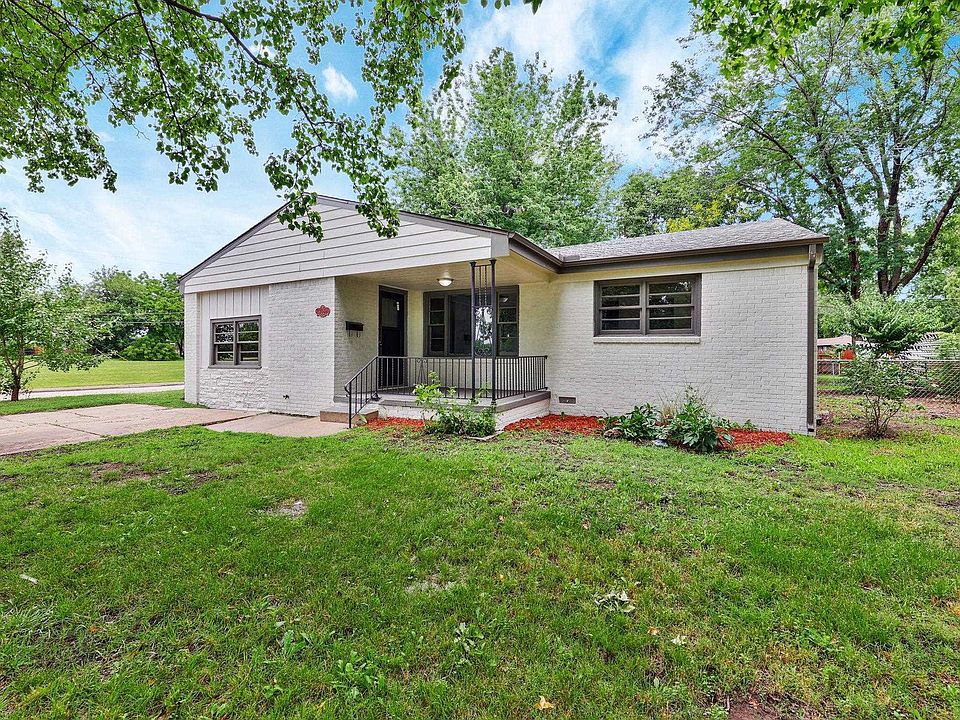 8302 E Gilbert St, Wichita, KS 67207 | Zillow