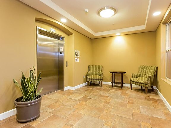 4th image of 128 N Oak Knoll Ave Unit 313