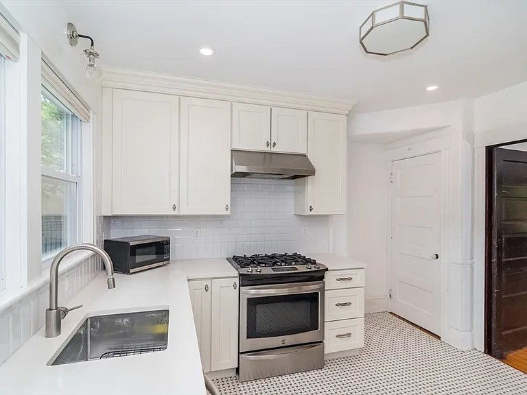 71 Curve St #71 — Photo 17