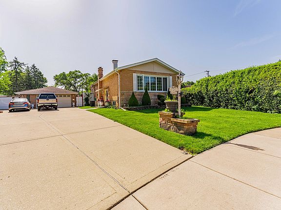 2nd image of 433 Cherry Hill Dr