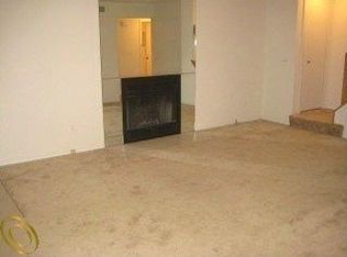 7615 Woodview Dr #17, Waterford, MI 48327