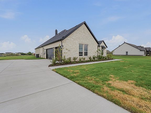 3rd image of 2320 Quartz St
