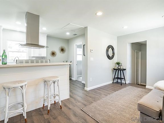 4th image of 4402 44th St