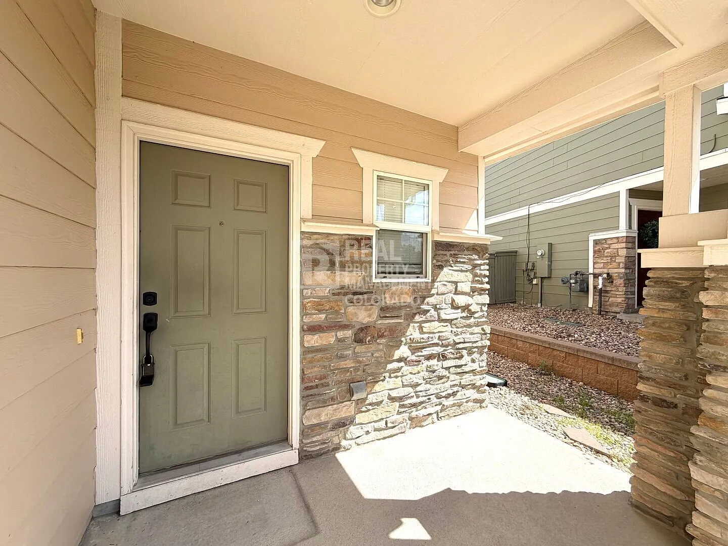 Beautiful Castle Rock Home with Spacious Living, Walk-In Closets & Private Outdoor Space — Photo 2