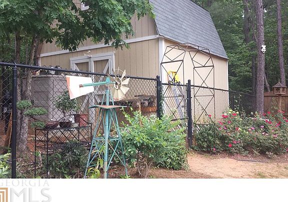 4th image of 221 Cecil Way