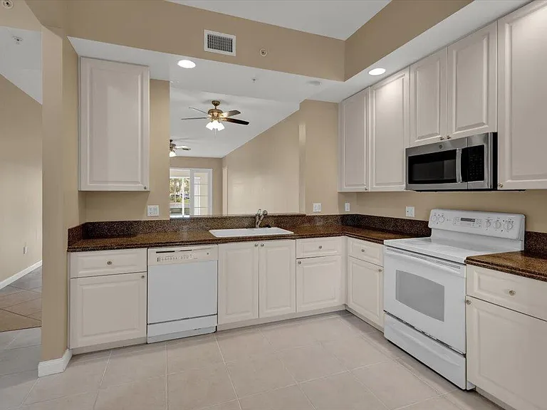 5 Harbour Isle Dr E #103 — Photo 13