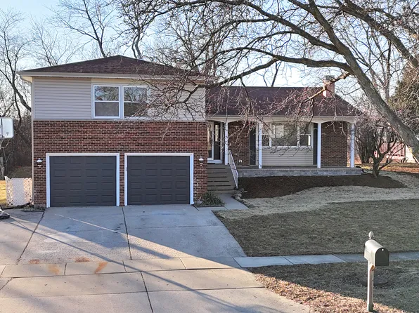 4490 Capstan Dr, Hoffman Estates, IL 60192