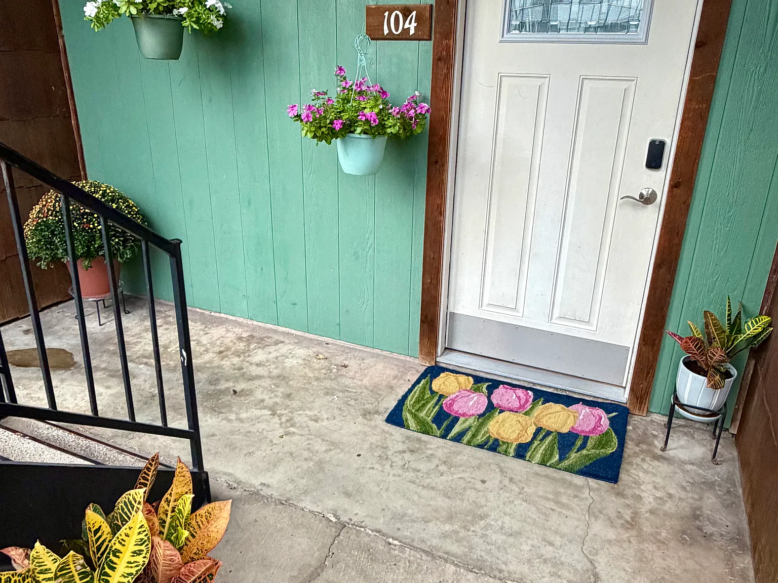 1214 Barton Hills Dr — Photo 1