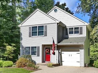 38 New St, Allendale, NJ 07401