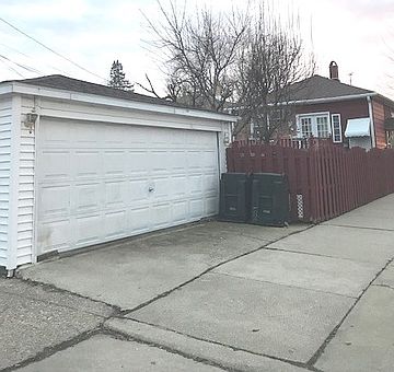 2nd image of 2559 N Mont Clare Ave