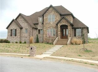 704 N Gleneagle Ln, Cave Springs, AR 72718