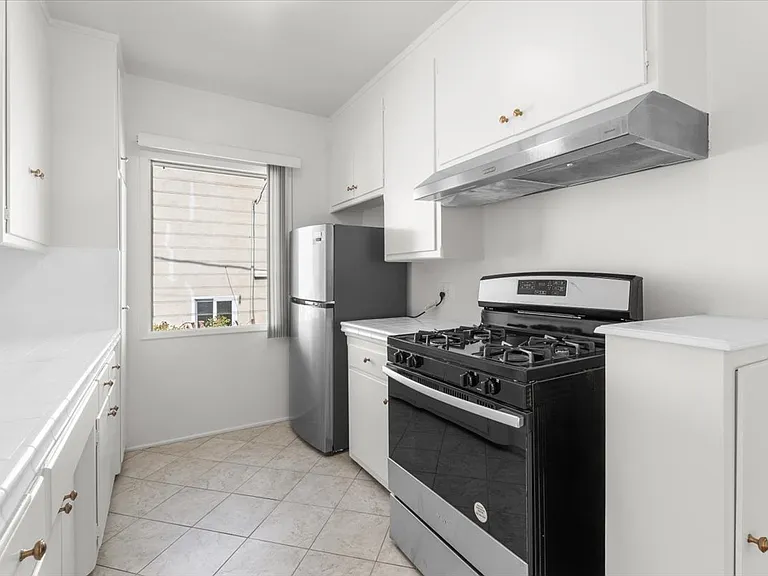 147 N La Peer Dr #9 — Photo 10