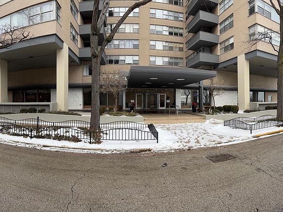 2nd image of 6301 N Sheridan Rd APT 23N