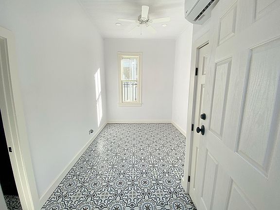 5th image of 302 San Bernardo Ave