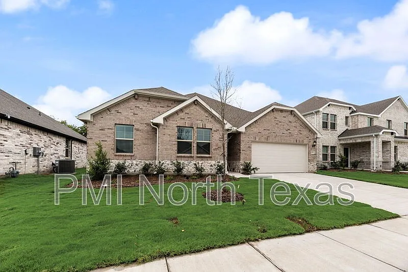 4 bed, 2.0 bath, 1874 sqft, $2,199 — Photo 1