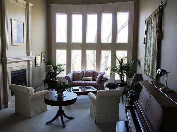 18' Ceilings in great room 