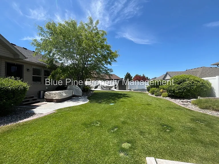 340 Chateau Dr #1 — Photo 32