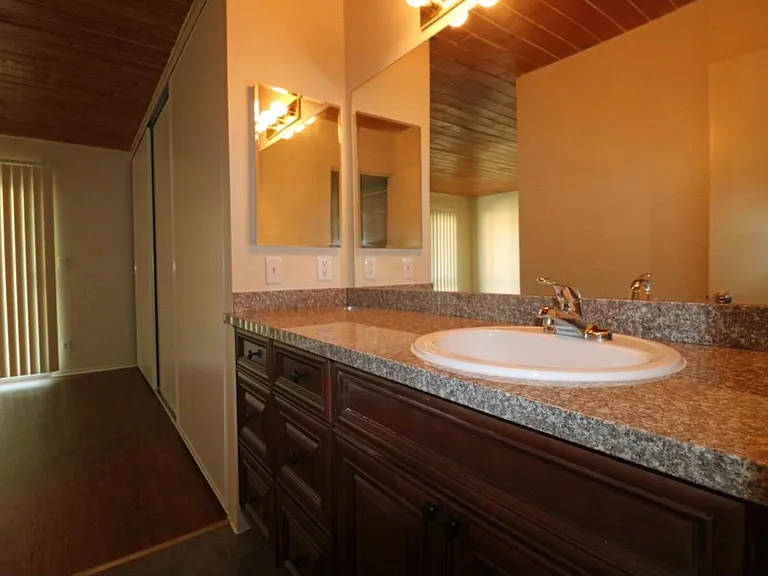 855 S Citrus Ave — Photo 25