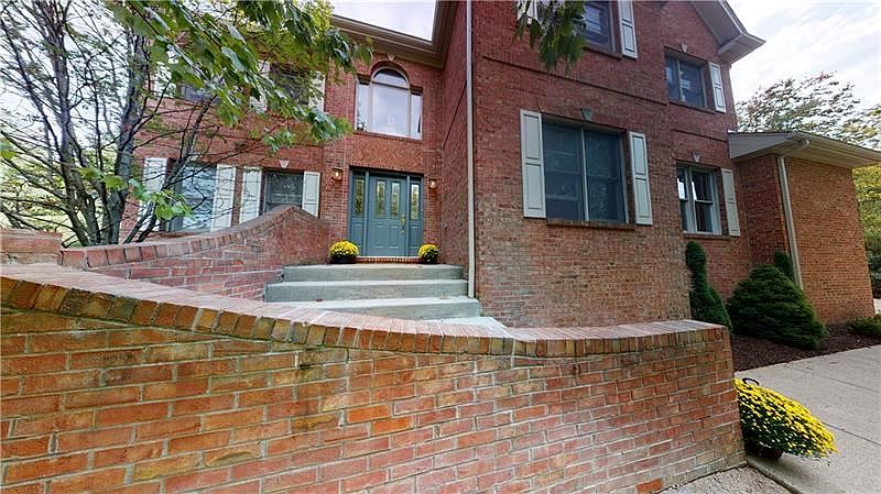 1st image of 325 Heather Hill Dr