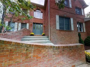 325 Heather Hill Dr, Gibsonia, PA