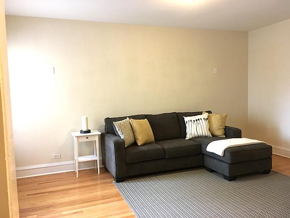 3rd image of 6203 N Claremont Ave APT 3