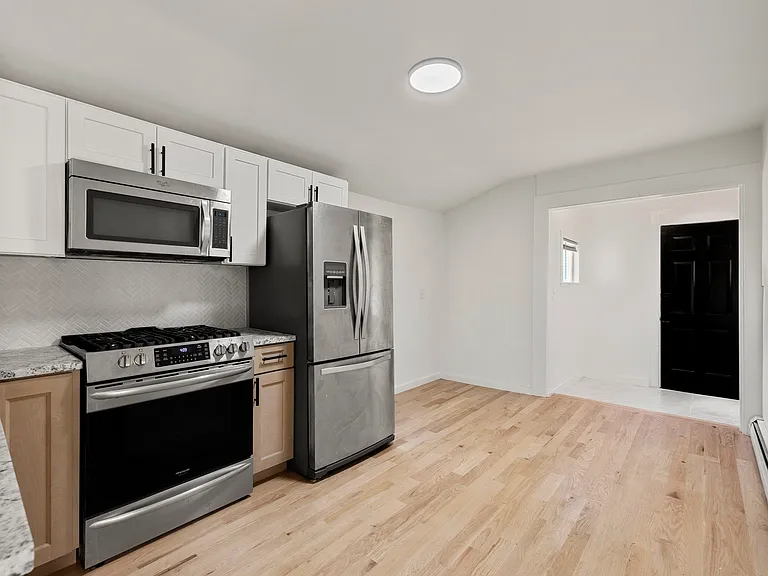 10 1/2 Gould St #10-1/2 — Photo 3