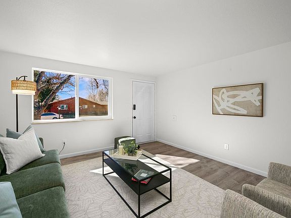 4th image of 262 E 5th Ave