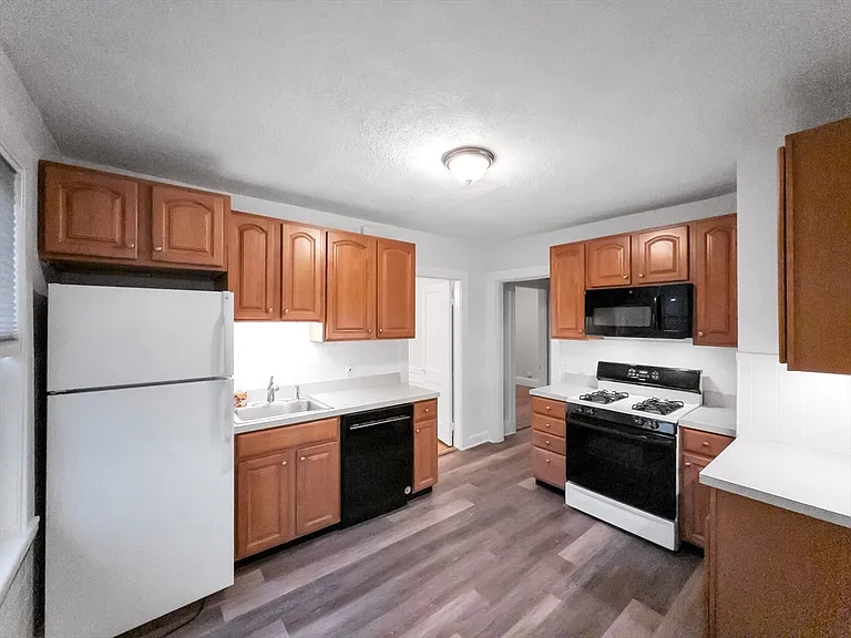21 Bradwood St #1 — Photo 2