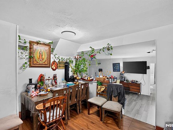4th image of 464 Tulane Ct