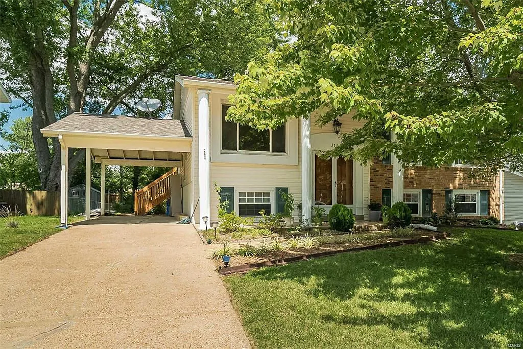 373 Messina Dr photo 1