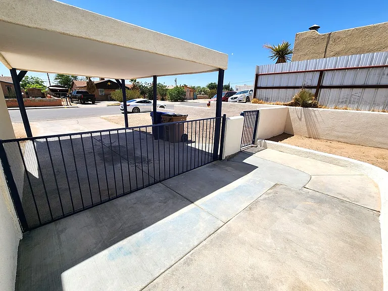 1217 La Fonda Dr — Photo 6