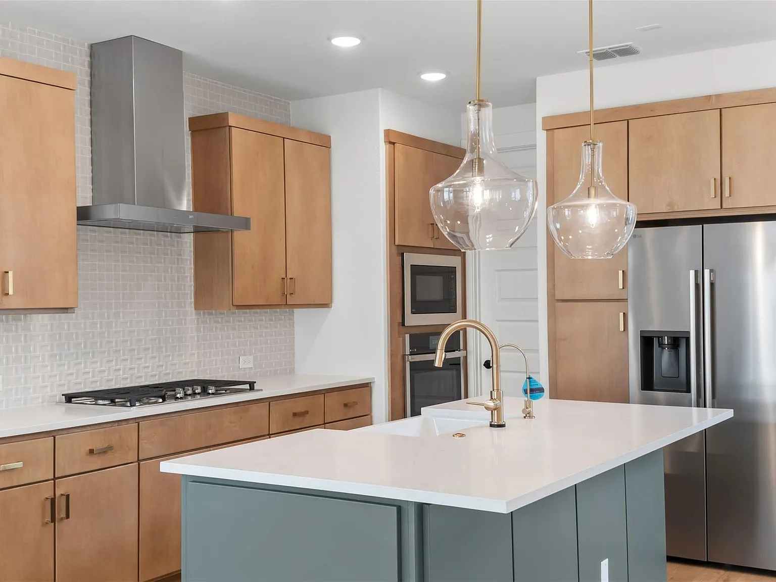 4 bed, 3.5 bath, 2642 sqft, $3,400 — Photo 3