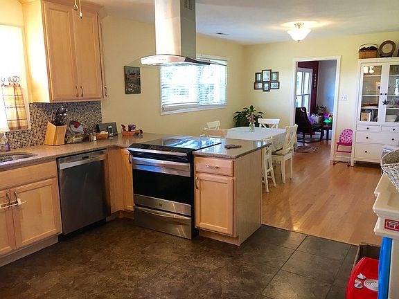 Remodeled kitchen and dinning area