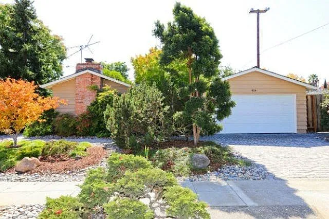 954 Primrose Ave — Photo 1