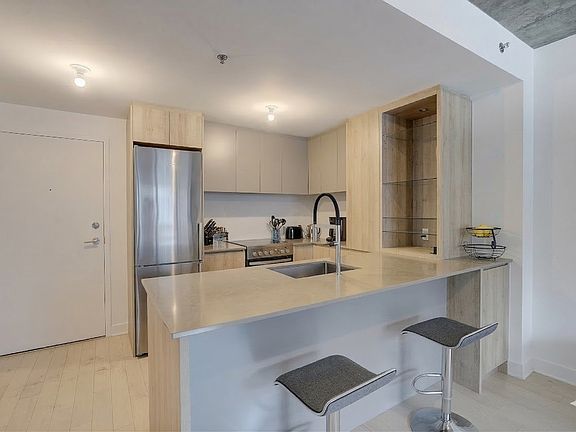 5th image of 170 Rue Rioux #413